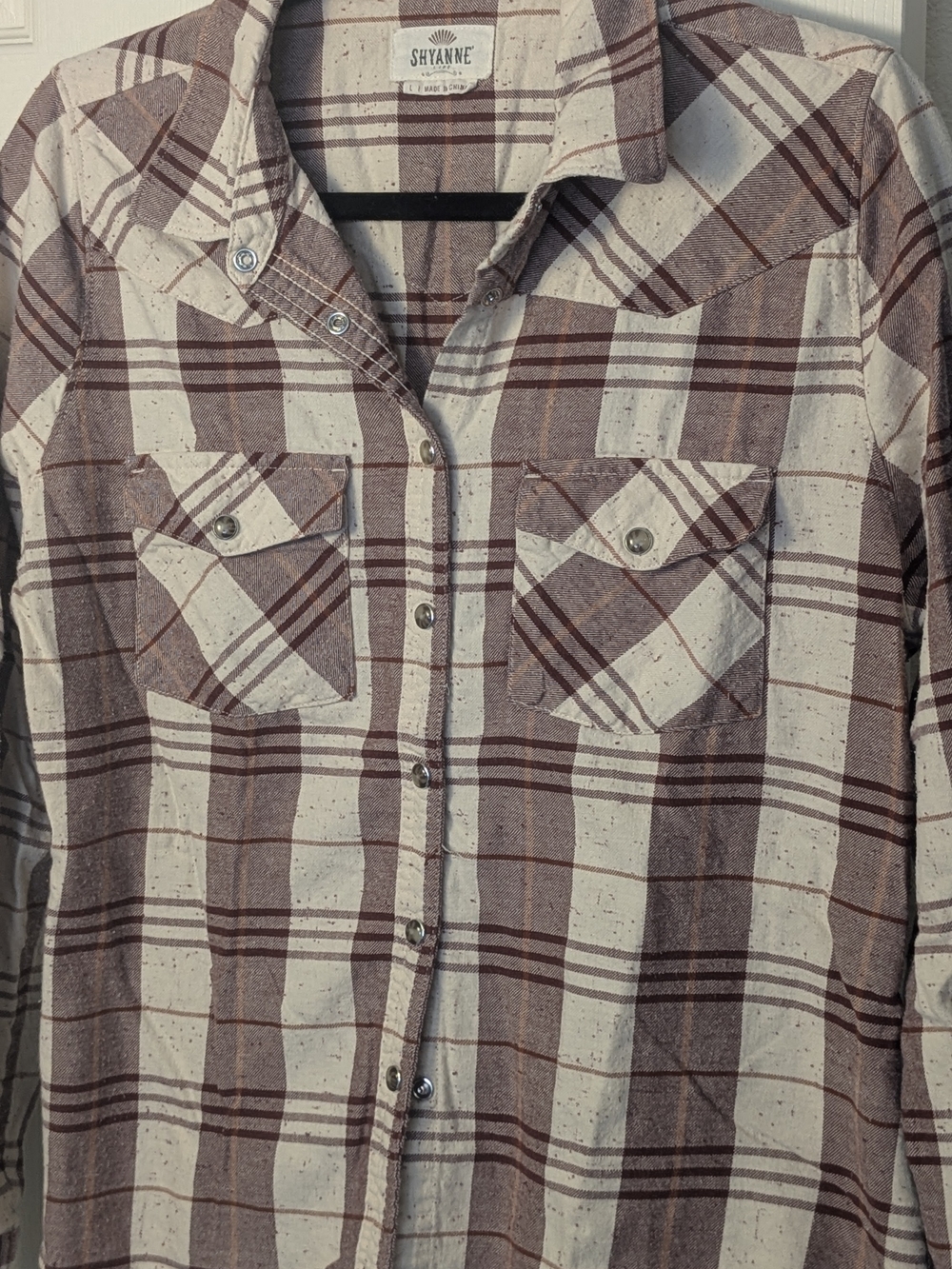 Shyanne Women's Western Plaid Snap Front Shirt Large Cream Mauve Long Sleeve